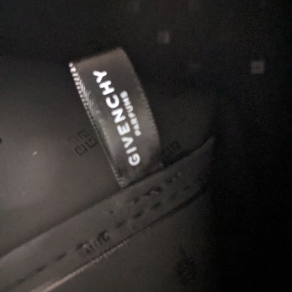 Givenchy - Picture 7 of 15